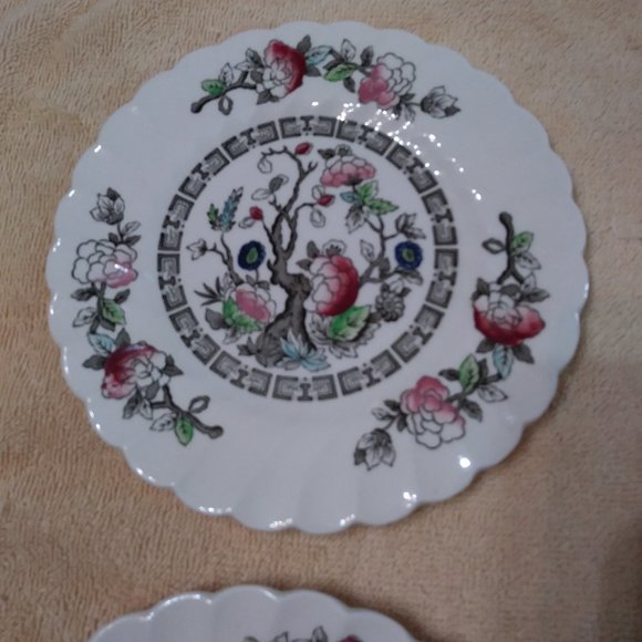 Two Myott Fine Staffordshire Ware Saucers - Picture 3 of 4